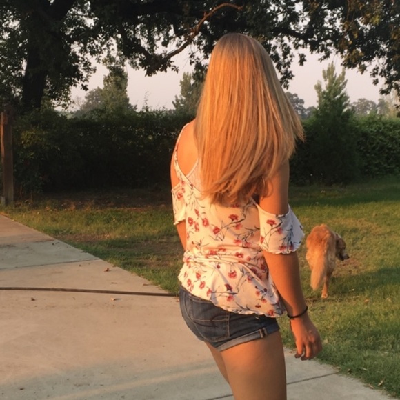 Meet your Posher, Paige - Picture 2 of 3